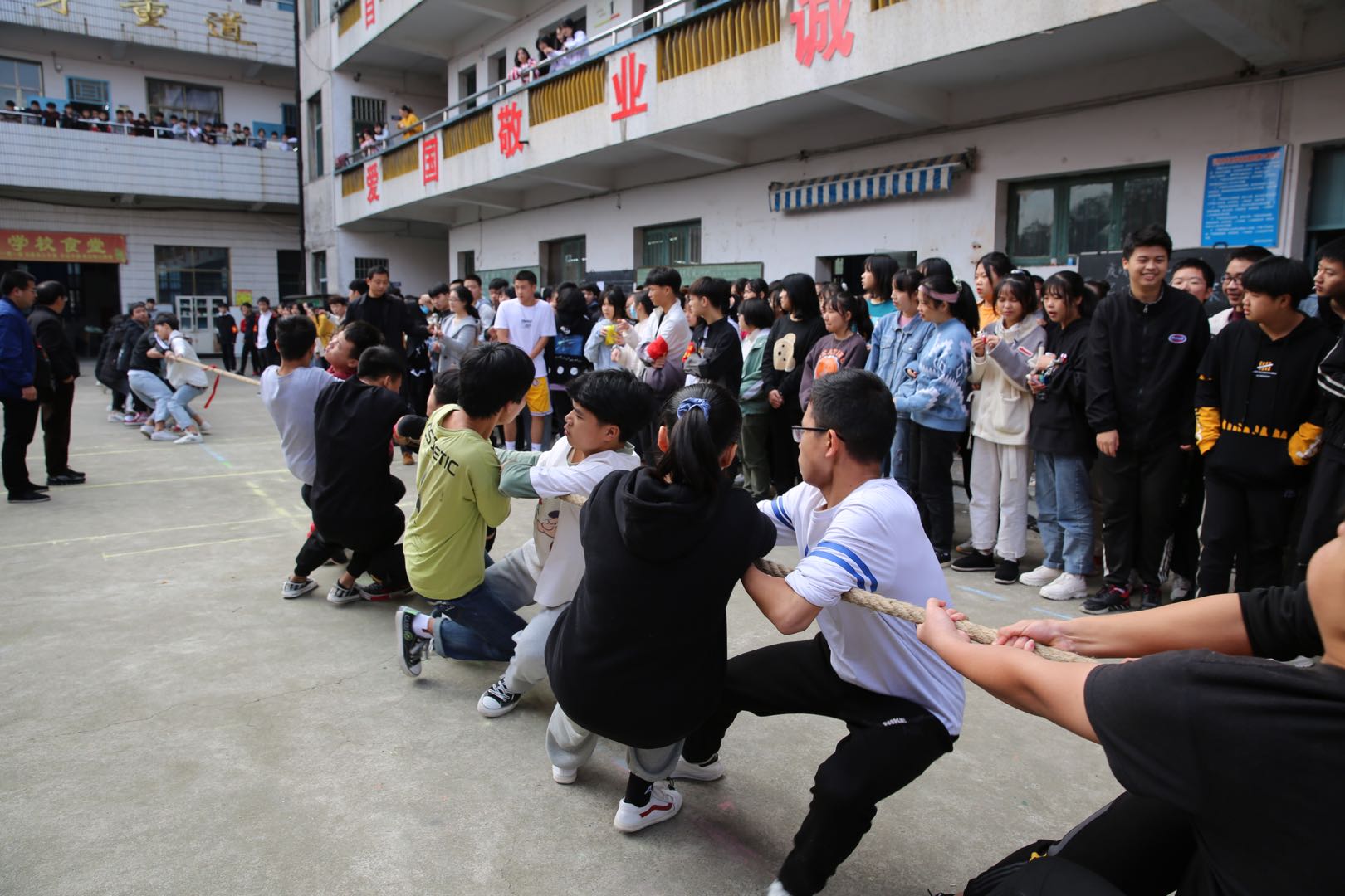 邵陽市華龍中學(xué),邵陽中學(xué)教育,高中教育,師資雄厚,名優(yōu)教師