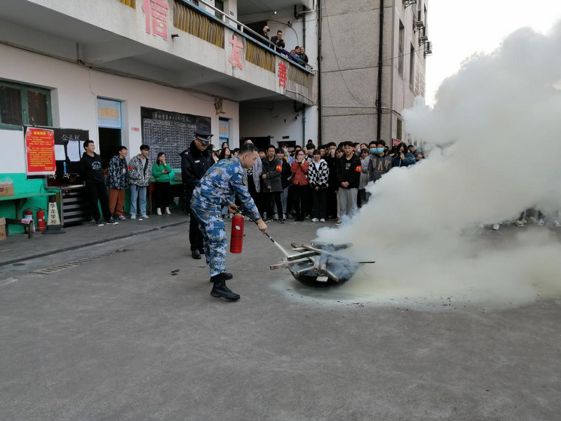 邵陽市華龍中學(xué),邵陽中學(xué)教育,高中教育,師資雄厚,名優(yōu)教師